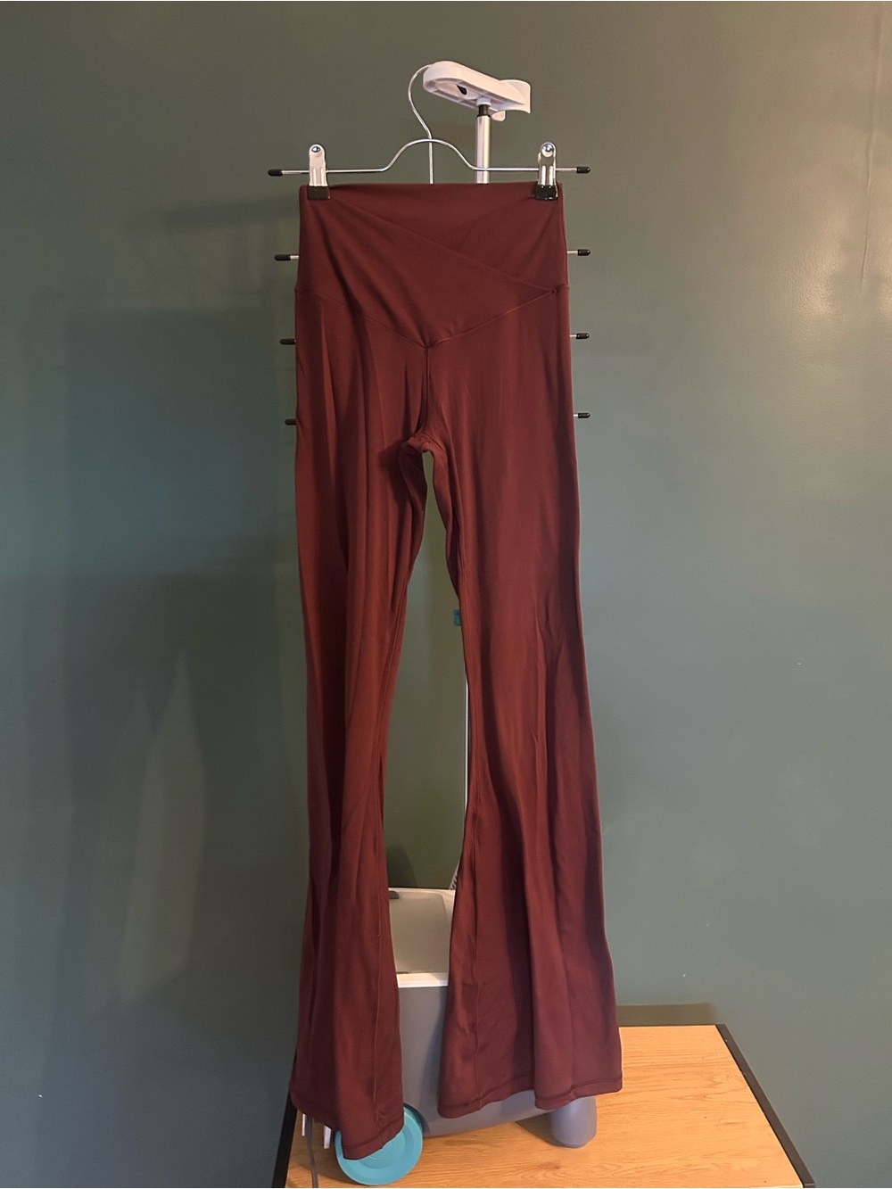 aerie Offline High-Rise Flare Leggings - Deep Burgundy